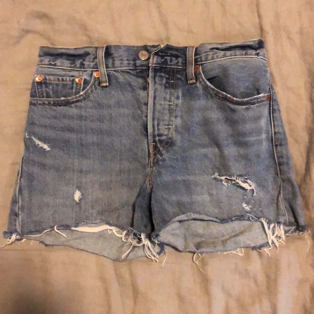 levi’s wedgie short medium wash!